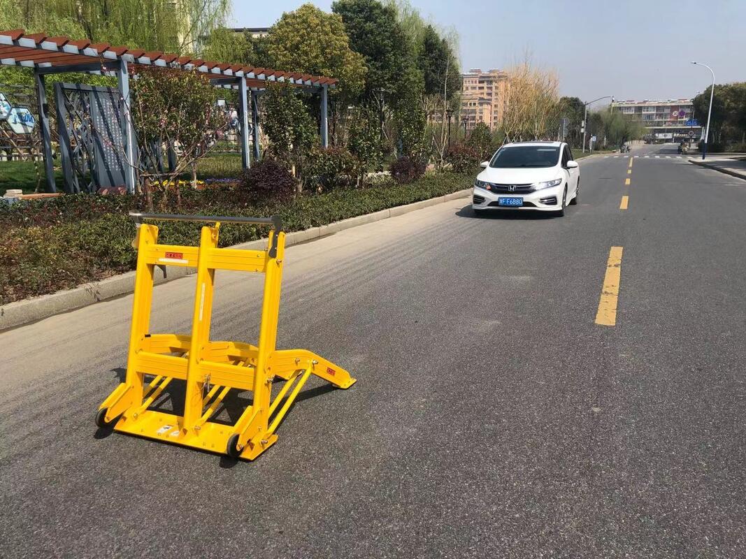 موانع ایمنی خودروهای سبک 25 کیلوگرم با چرخ برای 8.7 متر فاصله توقف در 60 کیلومتر در ساعت